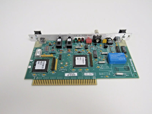 Honeywell 51305508-200 PLCs / Control de la máquina XLCNE2 MM CE CERT MEDIUM DIST1