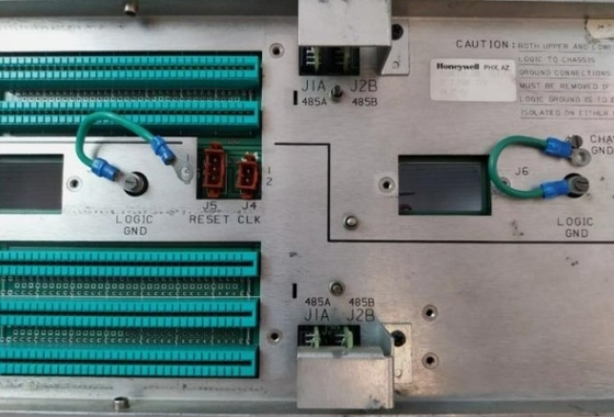 El módulo de Honeywell 51402455-100 D/N Classic Backpanel 2 NODE CFA