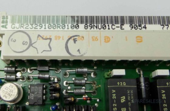 89NU01C-E GJR2329100R0100 Relé de seguridad ABB