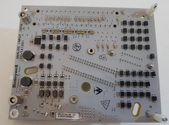 Honeywell CC-TAIM01 Módulo de entrada analógica de bajo nivel con 64 entradas totalmente aisladas para termopares y termorresistores (-40 °C a +70 °C)
