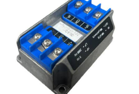 IPC704 244-704-000-042 A1-B03-C100-D100-E5-F2000-G0-H0-I0 Condicionador de señal de carga piezoeléctrica para la medición de la velocidad de vibración de la carcasa del rodamiento